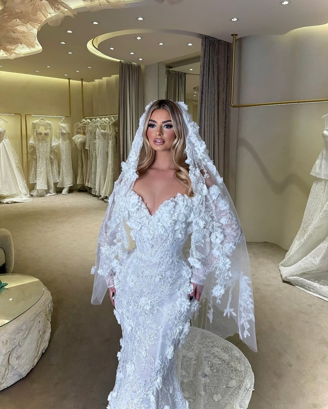 Elegant 3D Flowers Wedding Dresses Appliques Pearls Bridal Gowns Off Shoulder Sequins Mermaid Customized Long Sleeves Vestidos De Novia Plus Size