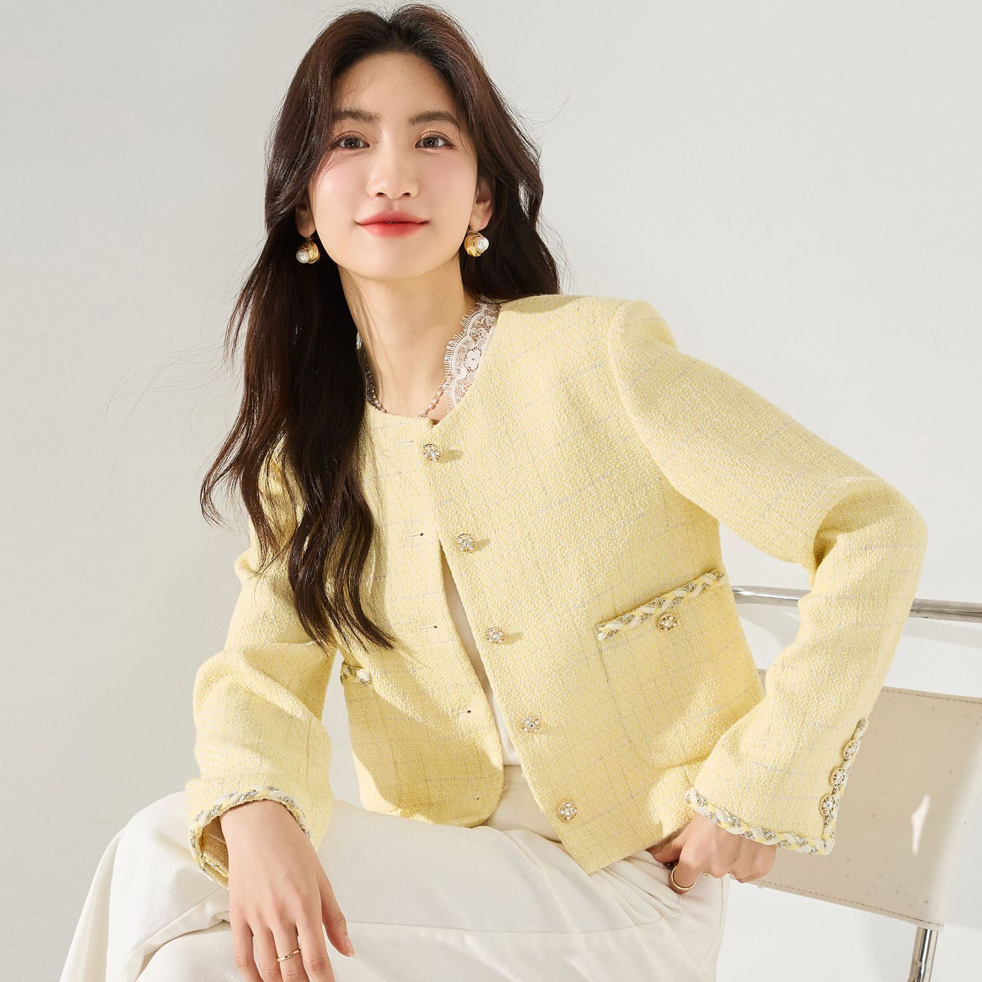 2025 Autumn Golden Wind Yellow Commuting Silver Line Round Neck Designer Jacket Short Fashion Slim Women's Coarse Hair Coat Autumn/Winter design 