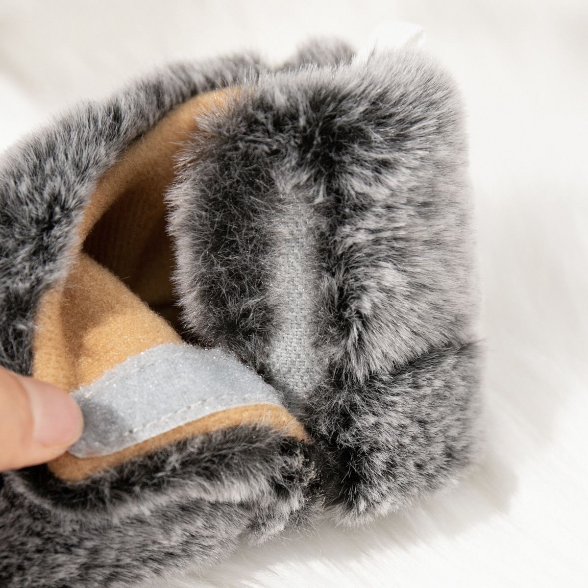 Baby Booties Newborn Infant Boy Girl Non-Slip Soft Sole Crib Shoes Kidszworld Toddler Plush Fluff Winter Warm Prewalker Boots 0-18M Months K0016