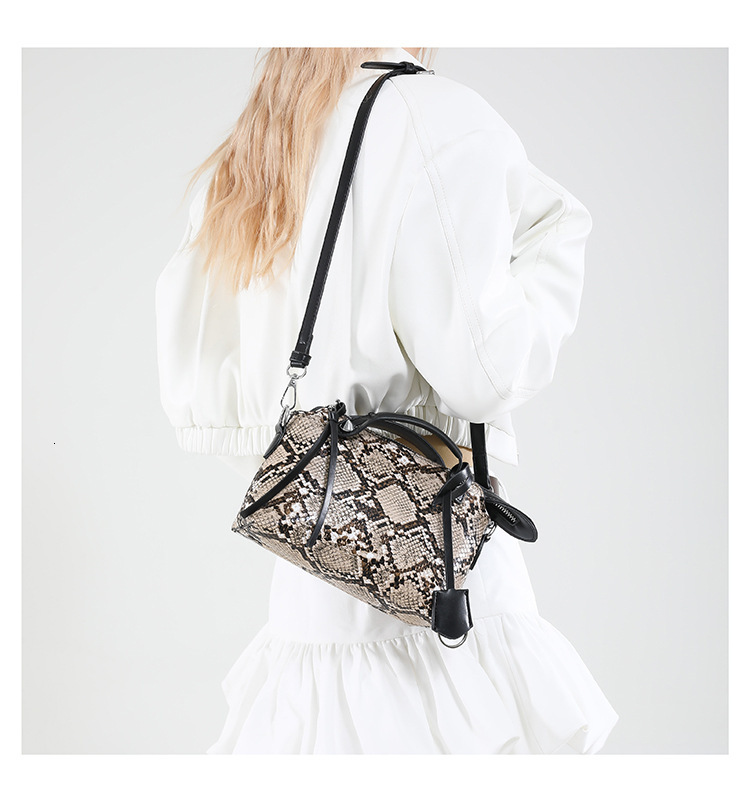 Trendy and charming design women's handbag new autumn and winter retro luxury bag snake skin texture niche shoulder bag designer bag