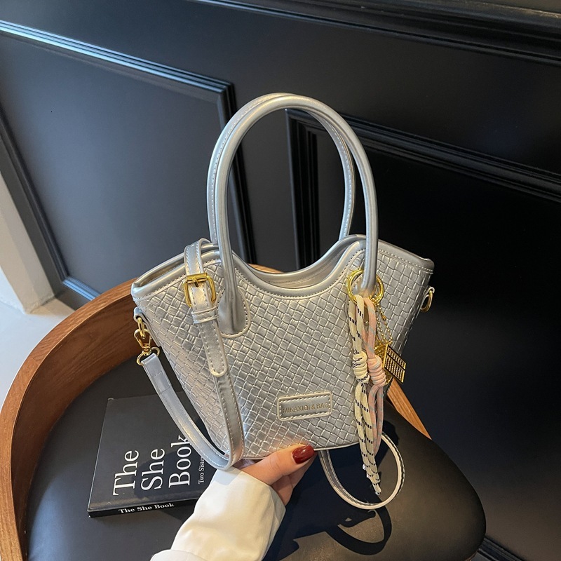 Ladies' Fashion Bucket Bag French Style Texture Shoulder Bag Fashion Weaving Pattern Trendy Luxury Bag Autumn/Winter New Designer Bag
