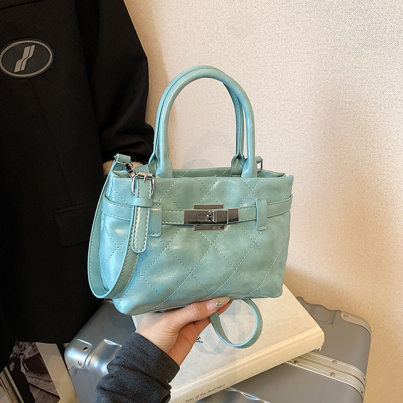 2025 Autumn/Winter New French Retro Luxury Bag Fashion Bucket Bag Pearl Chain Design Texture Versatile Handbag Designer Bag