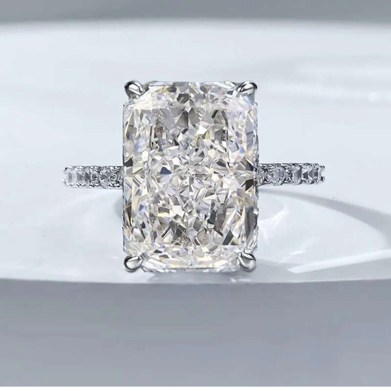 2024 Choucong Wedding Rings Elegant Jewelry Sparkling Pure 100% Sterling Sier Natural Moissanite Dia Gemstones Party Women Engagement Ring Gift