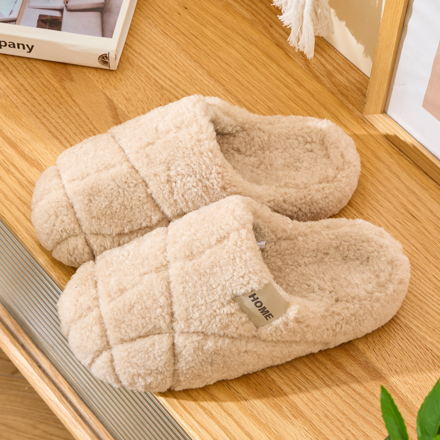 High-Quality Women Winter 2025 New Indoor Warm Plush Comfortable Thick-Soled Cotton Slippers for Home Use ddmymarket