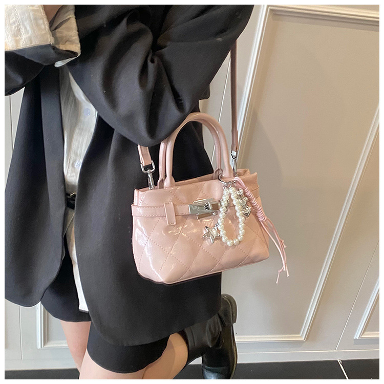 2025 Autumn/Winter New French Retro Luxury Bag Fashion Bucket Bag Pearl Chain Design Texture Versatile Handbag Designer Bag