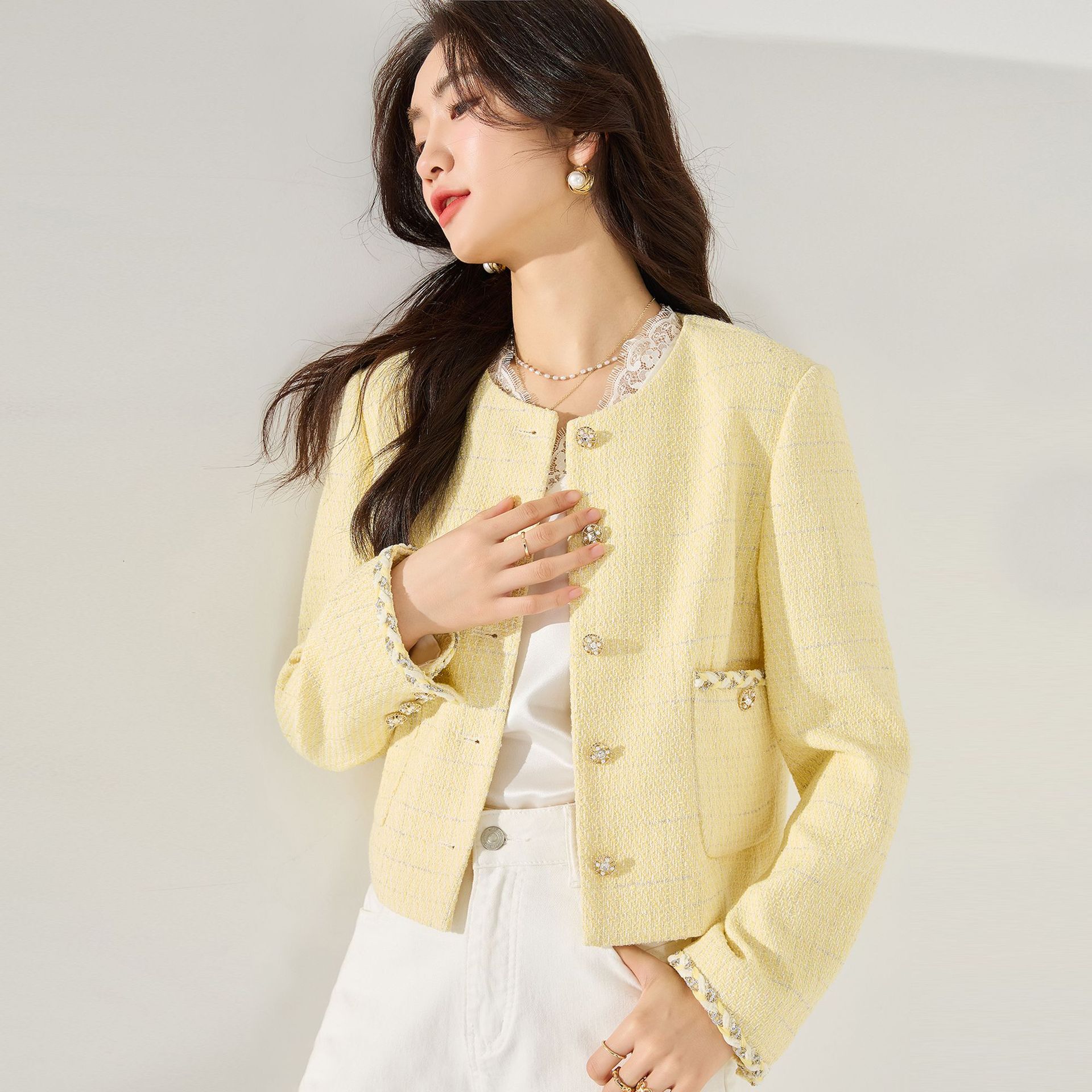 2025 Autumn Golden Wind Yellow Commuting Silver Line Round Neck Designer Jacket Short Fashion Slim Women's Coarse Hair Coat Autumn/Winter design 
