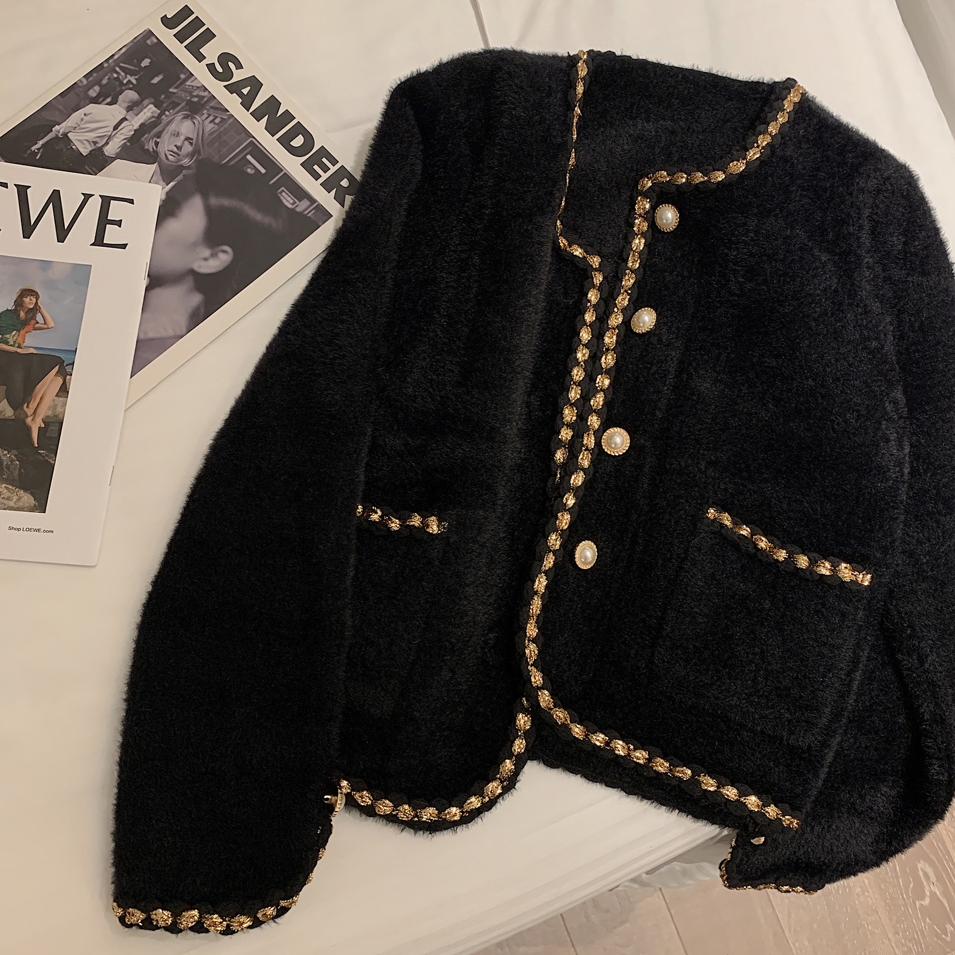2025 Autumn/Winter Women's Short Coat with Pearl Button Coarse Hair, Women's Short Coat, Designer Retro Autumn/Winter New Style, Light Luxur