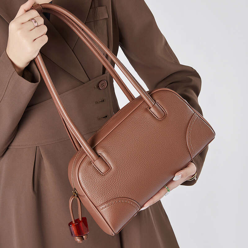 Luxury bag Vintage for Women Niche Design Handbag Large Capacity Shoulder Underarm Bag Cowhide Commuter Bowling
