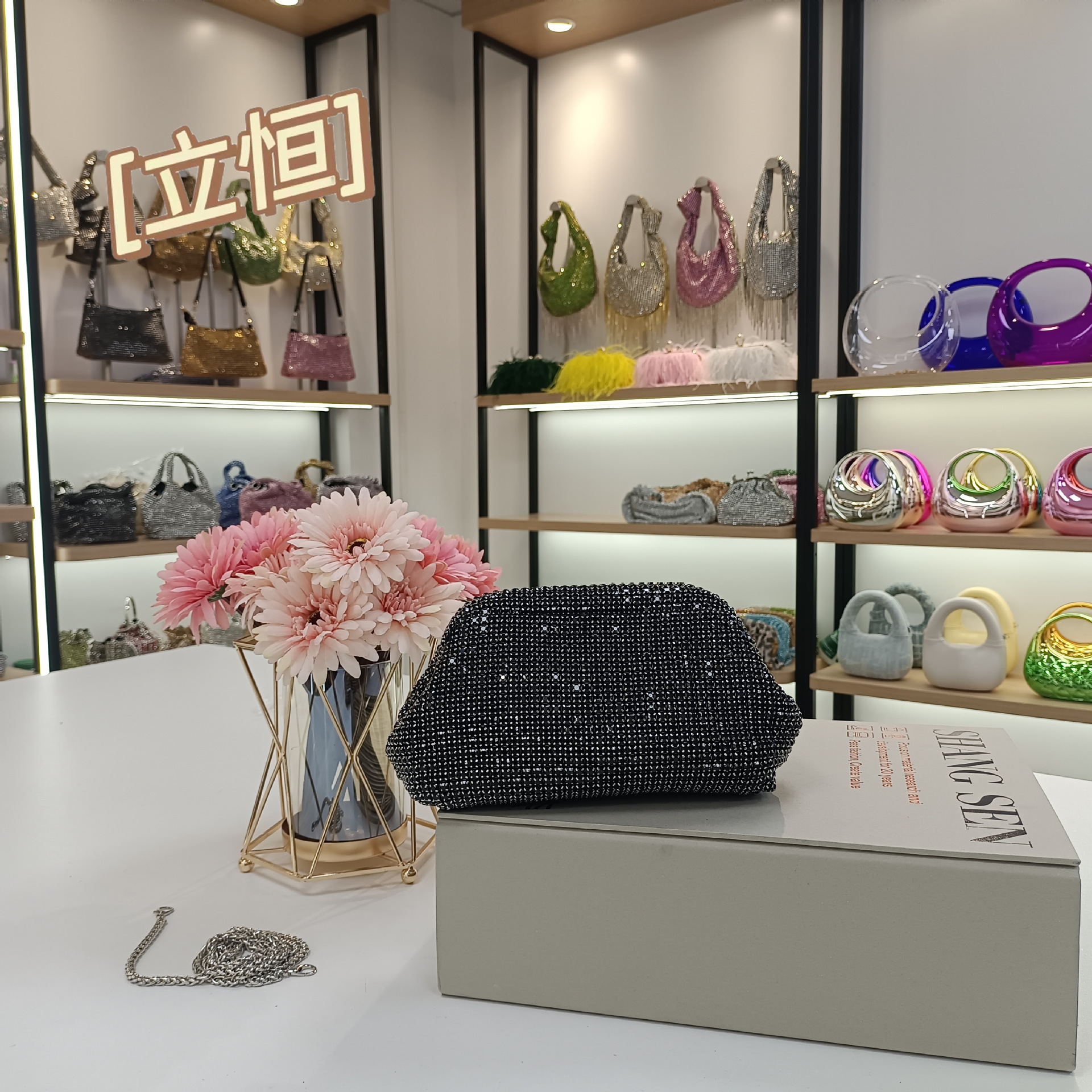 Designer Bag Light Diamond-studded Shell Bag Rhinestone Evening Bag Women's Handheld Underarm Bag Diamond-studded Single Luxury Bag Shoulder Cros