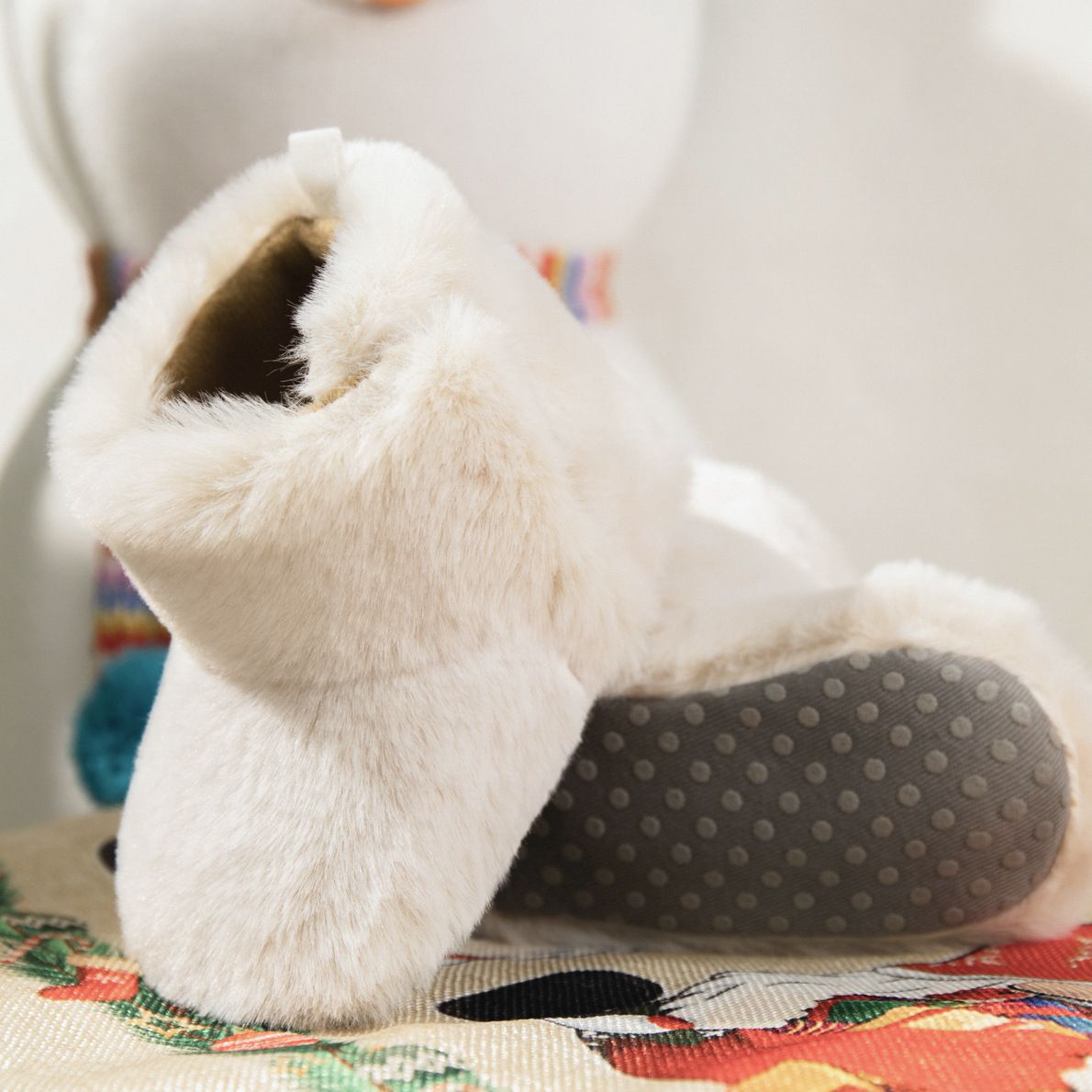 Baby Booties Newborn Infant Boy Girl Non-Slip Soft Sole Crib Shoes Kidszworld Toddler Plush Fluff Winter Warm Prewalker Boots 0-18M Months K0016
