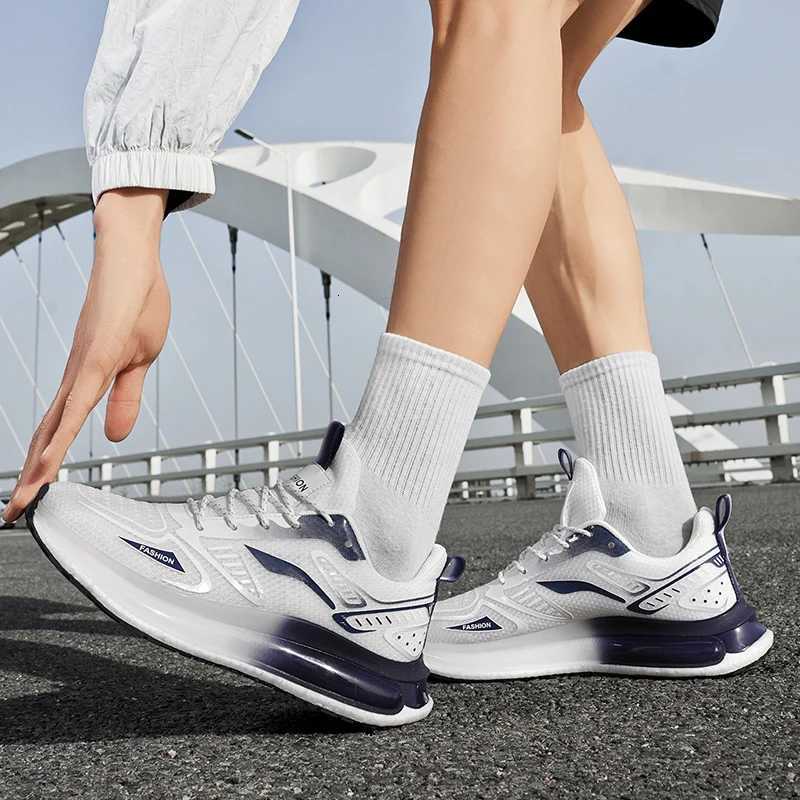 Mens breathable casual sneakers Four seasons new soft sole nonslip comfort outdoor running shoes students light sports shoes Z250930