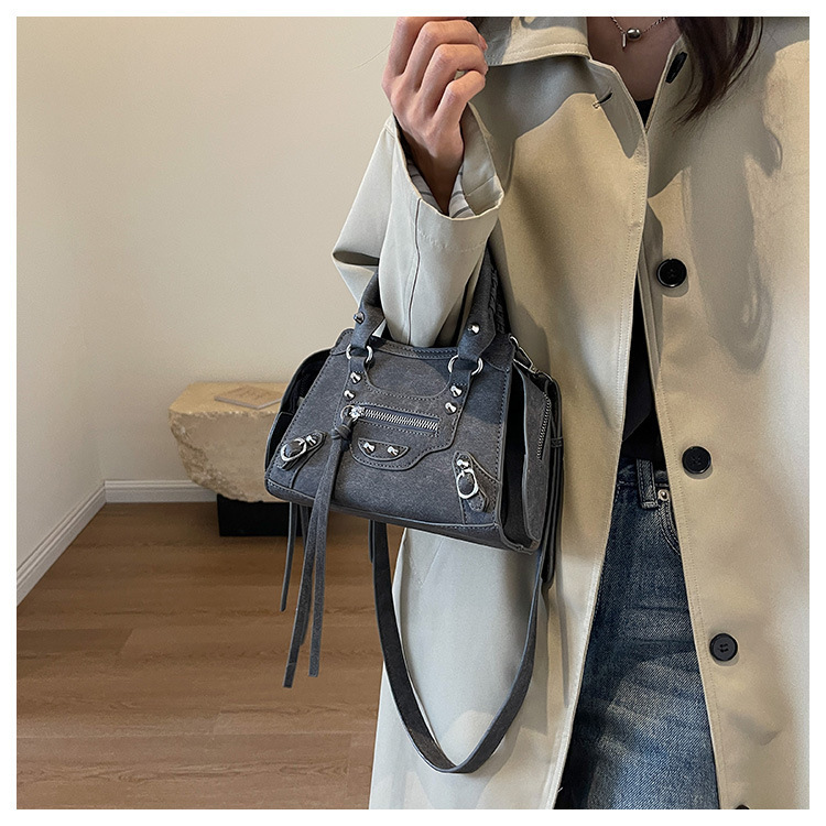 Hong Kong style retro style handbag autumn and winter new item women's spicy girl personality rivet luxury bag trendy designer bag