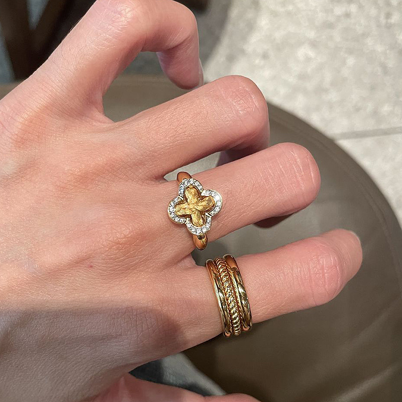 New Chinese Style Ancient Brushed Vine Four-Leaf Flower Gold Full Diamond Sparkling Ring for Women