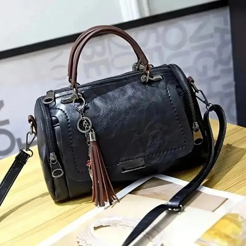 Tassel Decor Handbag Womens Large Capacity Shoulder Bag Fashion Zipper Crossbody Bag With Removable Strap 250930