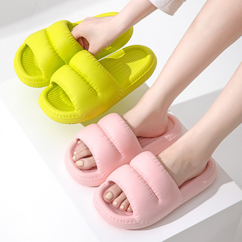 Stepping on Clouds Feeling Women, Outdoor Wear, High-End Indoor Home Bath Slippers, Non-Slip, Odor-Free EVA Slippers for Summer ddmymarket