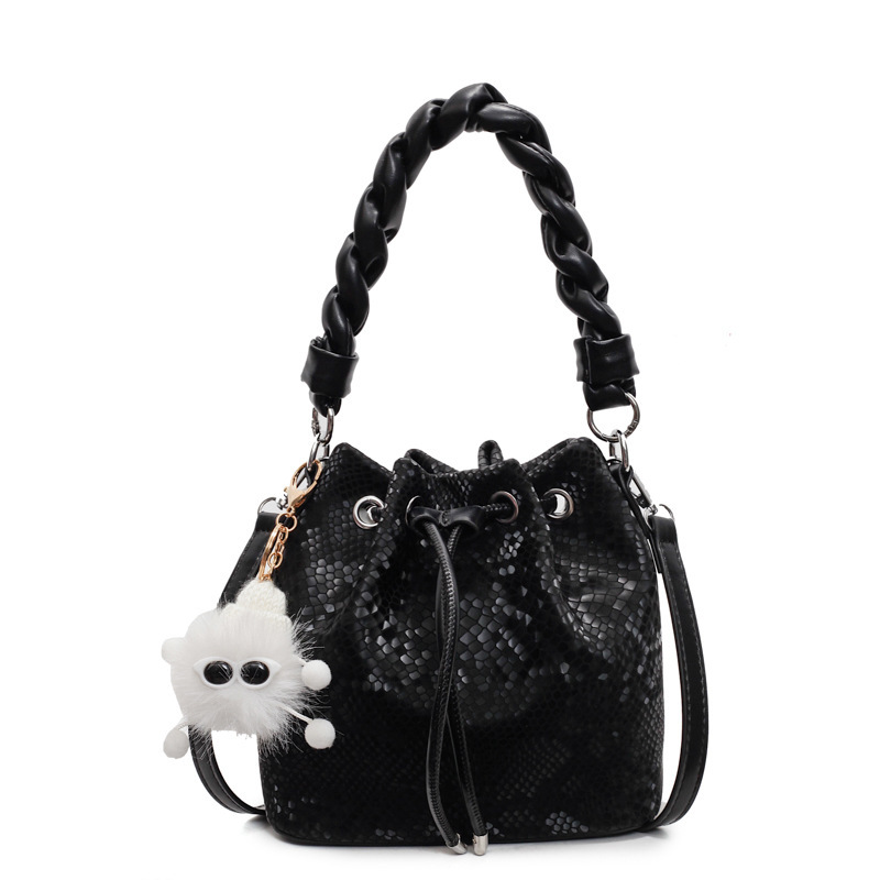 2025 Korean style new retro light luxury bag autumn and winter fashion trend style textured handbag women's shoulder bag designer bag