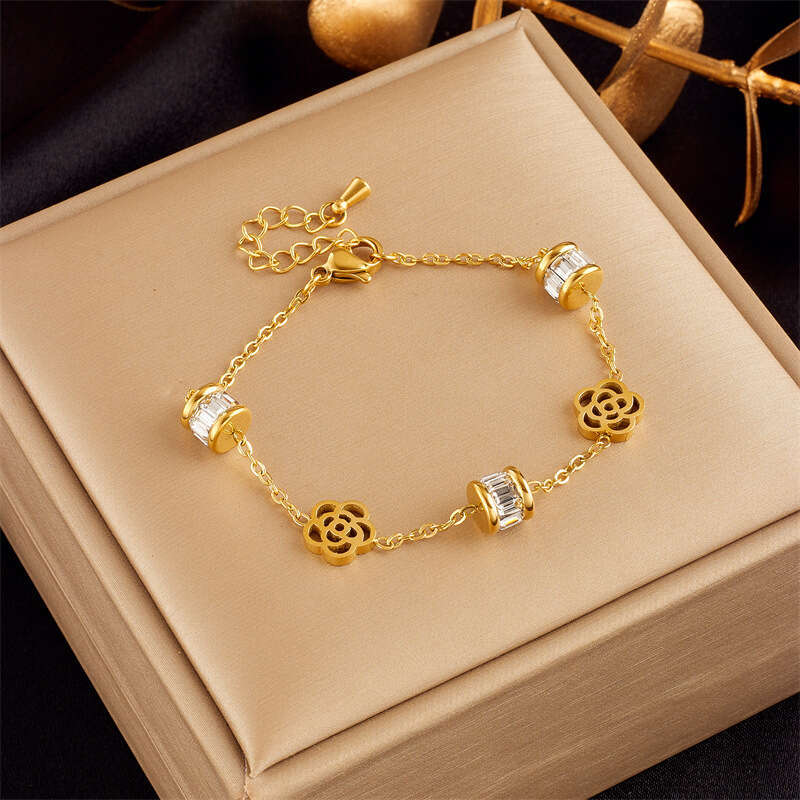 Fashionable High-End Niche Design Light Versatile Gold-Plated Butterfly Pearl Flower Inlaid Dia Accessories Bracelet