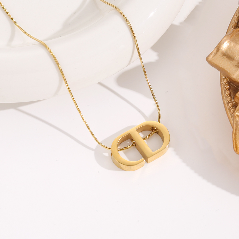 Titanium Steel Simple CD Letter Necklace for Women, Unique Hip-Hop Niche Design, Non-Fading Clavicle Chain Jewelry