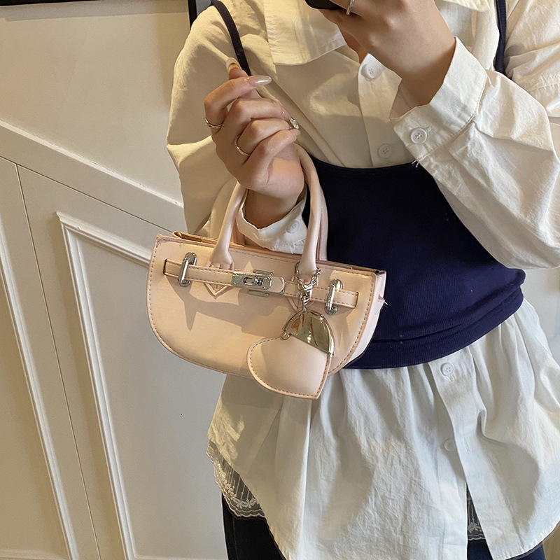 Ladies' fashionable solid color handbag autumn and winter new love pendant trendy luxury bag versatile niche style designer bag