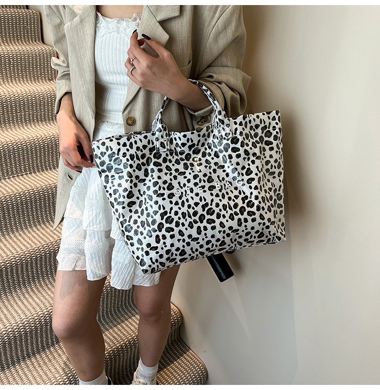 2025 women's new leopard print design handbag for autumn and winter versatile fashion luxury bag niche design large capacity tote bag designer ba