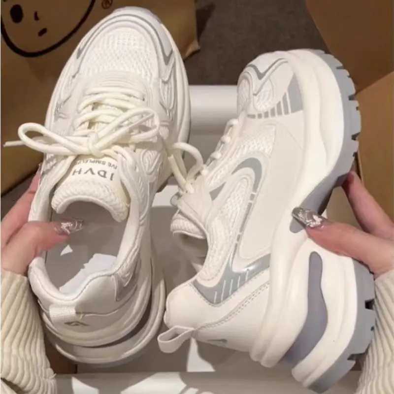 Womens Fashion Sneakers 2024 New Casual Running Sneakers Design Luxury Womens Shoes Breathable Tennis Shoes Platform Shoes Z250930