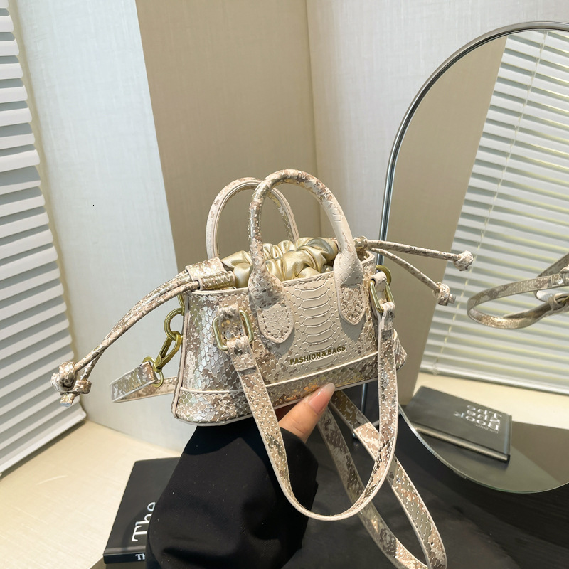 New Unique Design Women's Trendy Versatile Style Mini Handbag Autumn/Winter Fashion Retro Texture Luxury Bag Designer Bag