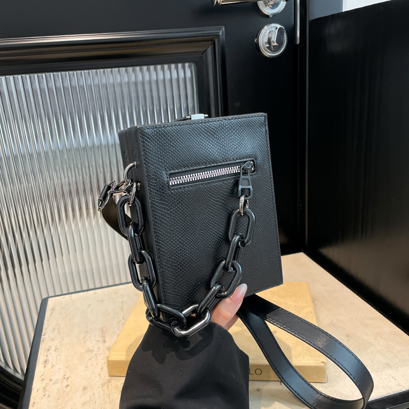 2025 new boxed chain three-dimensional women's bag autumn and winter elegant retro texture design luxury bag niche design trendy designer bag