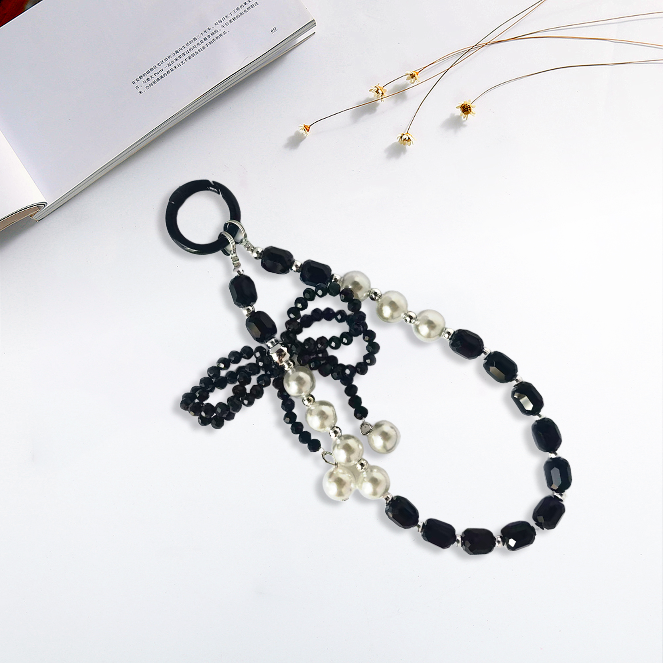 Pearl Crystal Creative Bow Phone Strap Stylish pairing, creative combination Multiple colors available Anti-loss design, easy to grab