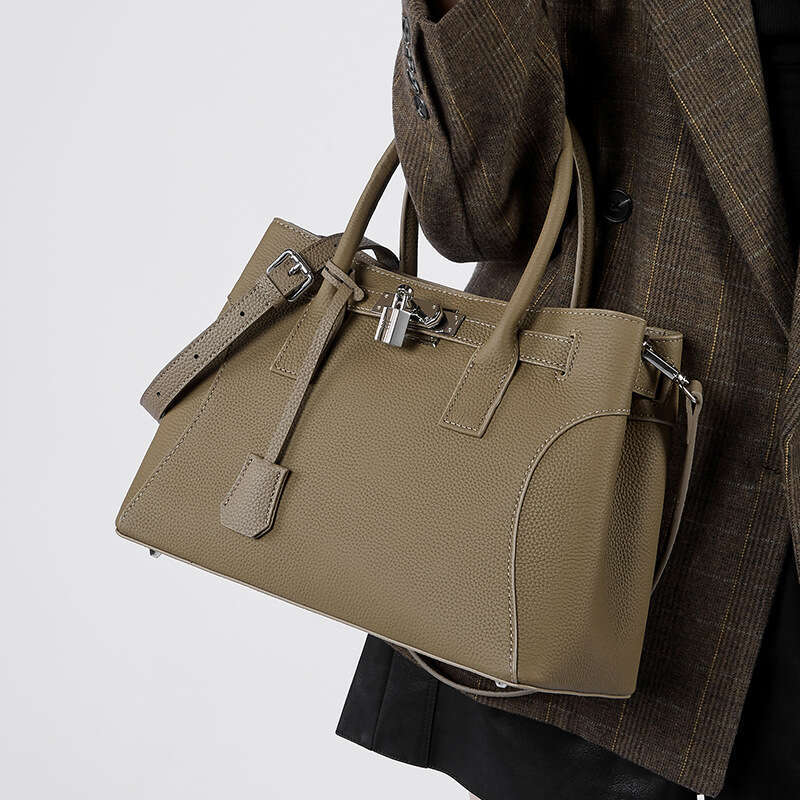 Luxury bag New Niche Design High End Genuine Leather Shoulder Tote Large Capacity Handbag Fashion Commuter Women s Bag