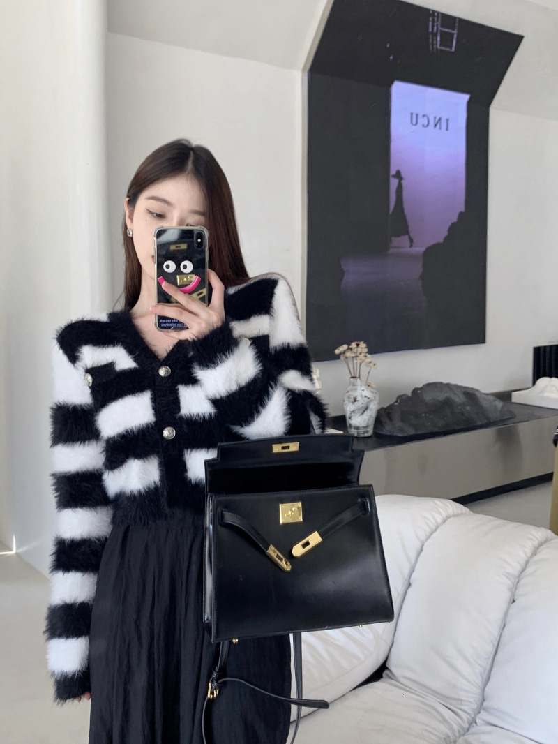 2025 Autumn and winter fashion new imitation mink fur short coat fur coat slim fit striped knitted designer women's short fashion cardigan wool s