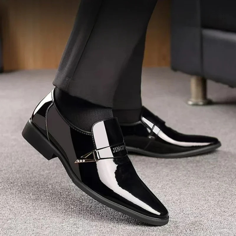 Mens Leather Shoes Business Shoes Bright Leather Oxford Shoes Lacquer Pointed Toe Male Loafers Slip on Men Dress Shoe 250930