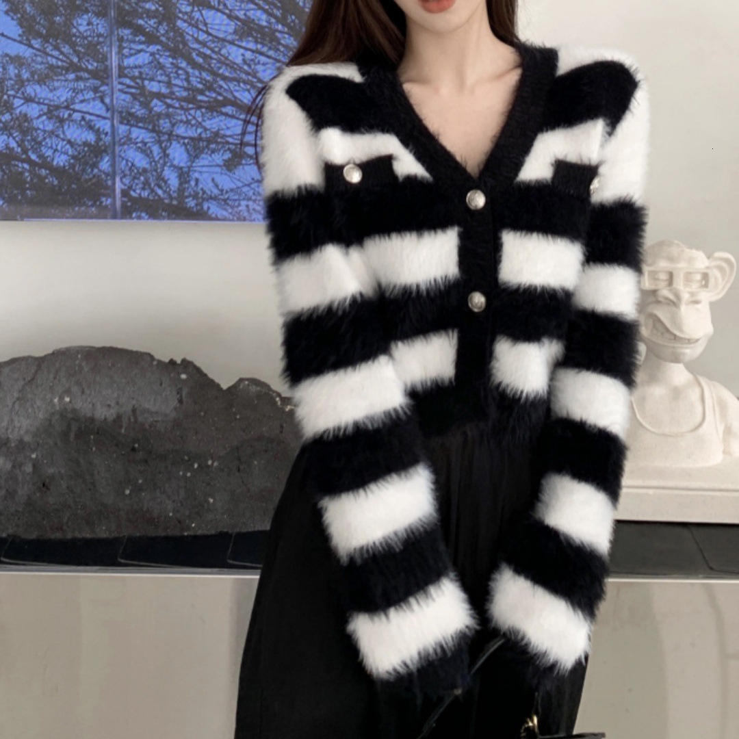 2025 Autumn and winter fashion new imitation mink fur short coat fur coat slim fit striped knitted designer women's short fashion cardigan wool s