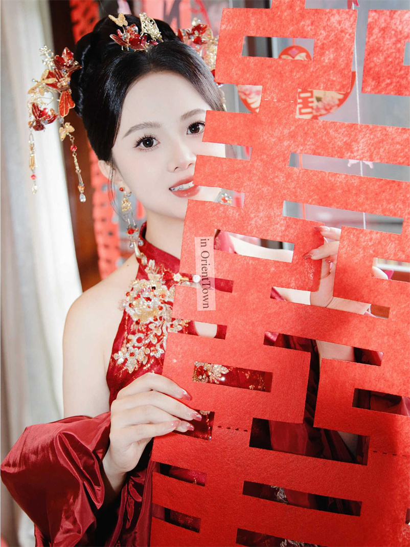 New Design Hanging-Neck Chinese Modified Evening Gown East Asian Beauty Qipao Dress for Bride Slimming Red Cheongsam in OrientTown TP96