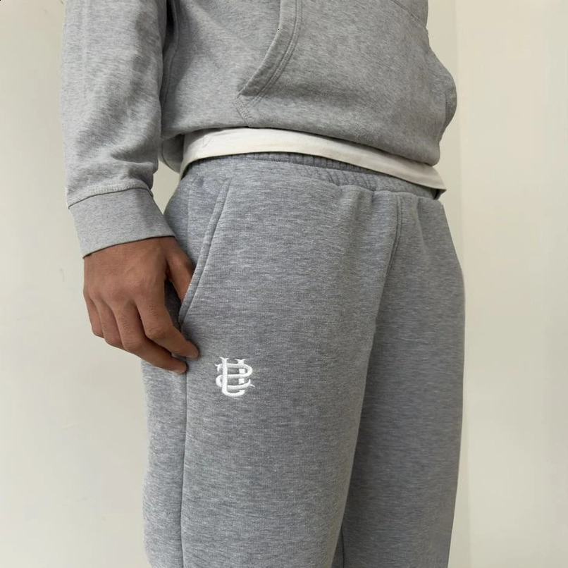Vintage Basic Sweatpants Y2K Pants Men Women Harajuku Gothic Letter Embroidery Baggy Casual Wide Leg Trousers 250305w