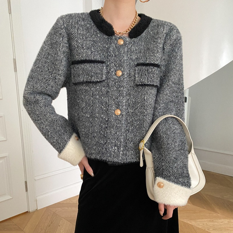 French style autumn and winter new design sense knitted cardigan women's jacket gradient stripe fake pocket coarse wool short coat stand fashion 