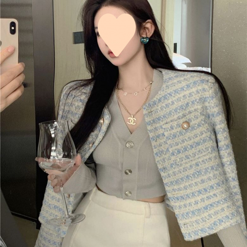 2025 designer jacket new French slim fit round neck multifunctional social style design pearl button early autumn top coarse wool short luxury