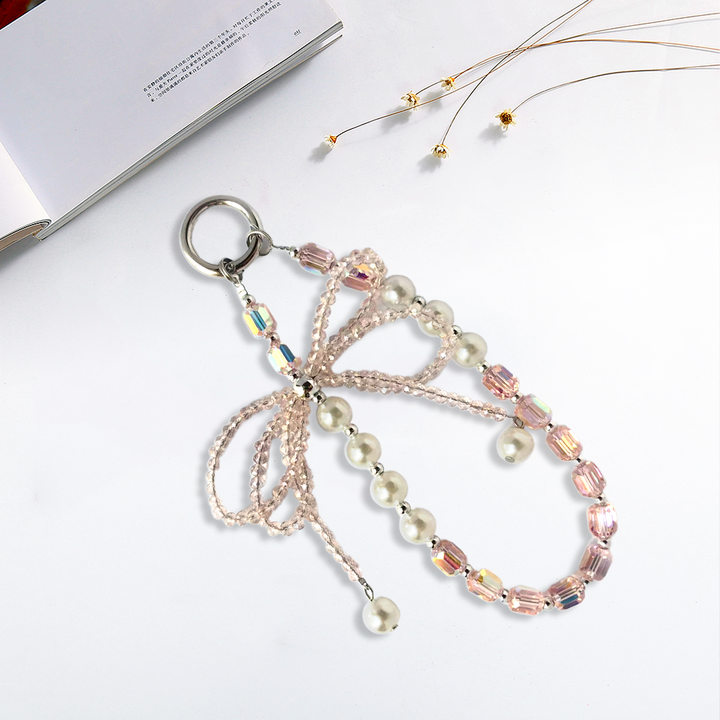 Pearl Crystal Creative Bow Phone Strap Stylish pairing, creative combination Multiple colors available Anti-loss design, easy to grab