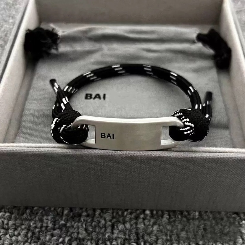 High Quality Charm Bracelets Luxury Designer Design Bangle Stainless Steel Bracelets Classic Jewelry Bracelets for Men and Women Fashion very nice
