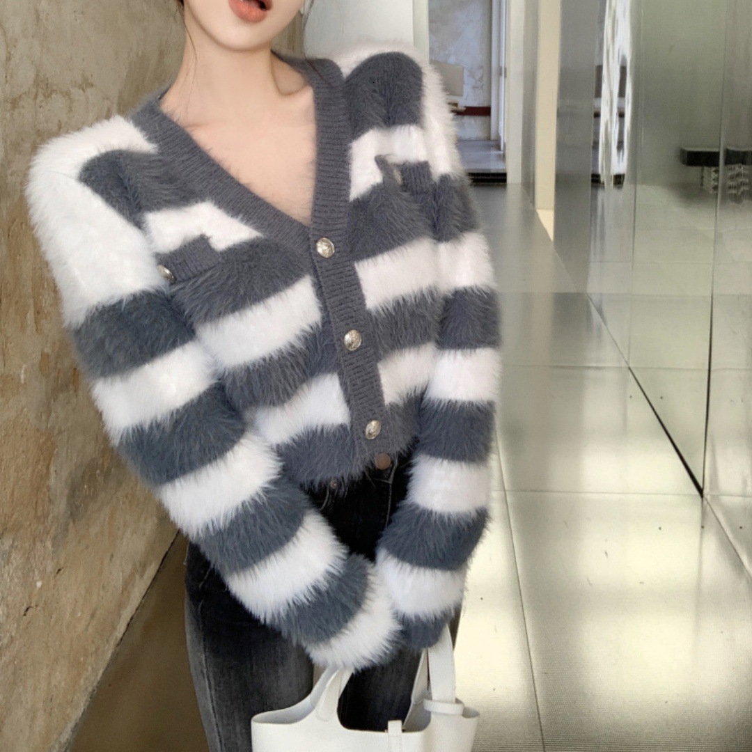 2025 Autumn and winter fashion new imitation mink fur short coat fur coat slim fit striped knitted designer women's short fashion cardigan wool s