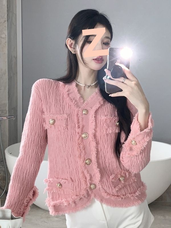 2025 unique and beautiful plaid sweater designer women's autumn and winter atmosphere lazy V-neck knitted cardigan top autumn coarse wool fashion