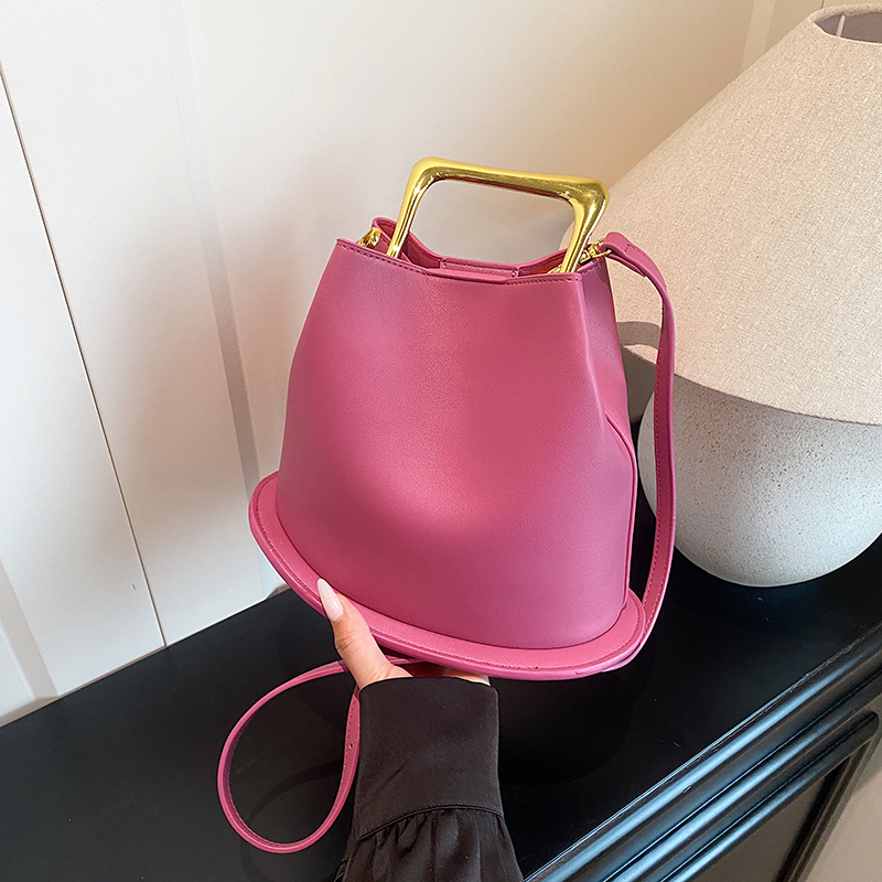 Ladies' fashionable and casual minimalist shoulder bag, versatile and versatile for daily work, commuting, shopping, and popular diagonal cross b