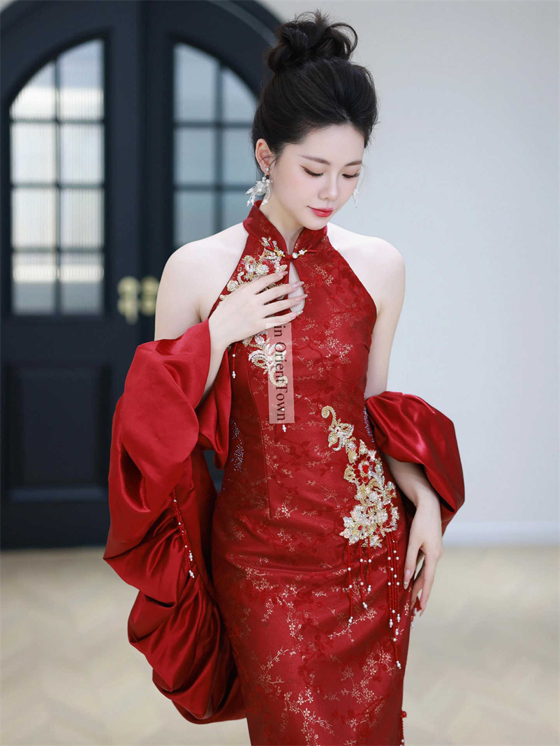 New Design Hanging-Neck Chinese Modified Evening Gown East Asian Beauty Qipao Dress for Bride Slimming Red Cheongsam in OrientTown TP96