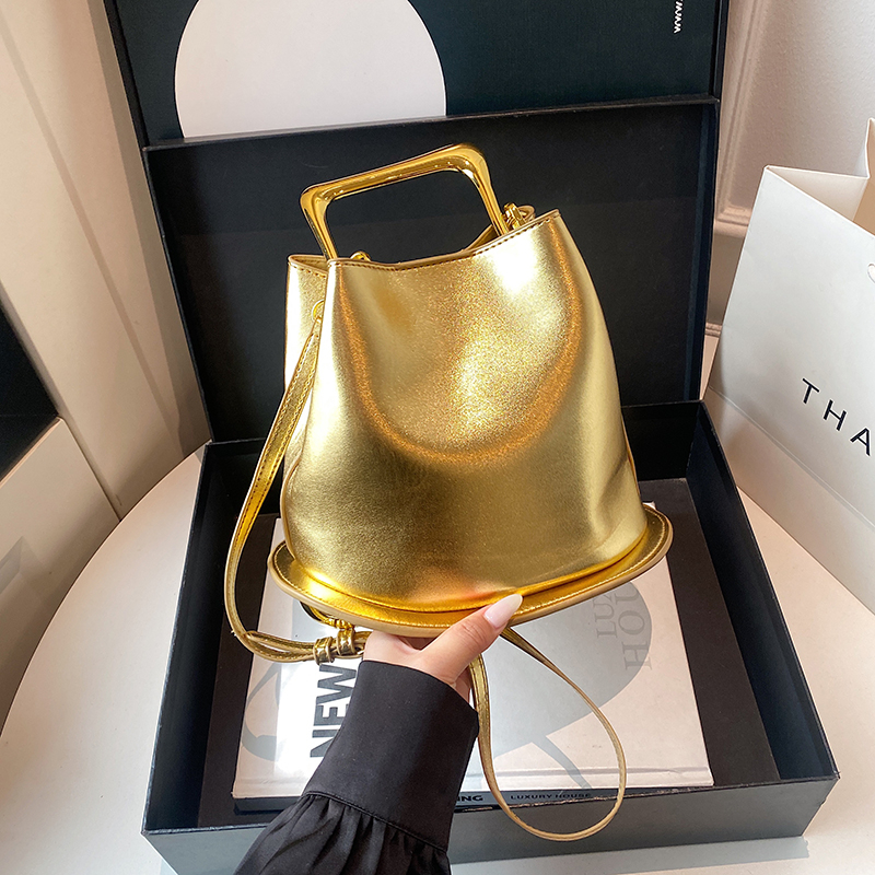 Ladies' fashionable and casual minimalist shoulder bag, versatile and versatile for daily work, commuting, shopping, and popular diagonal cross b