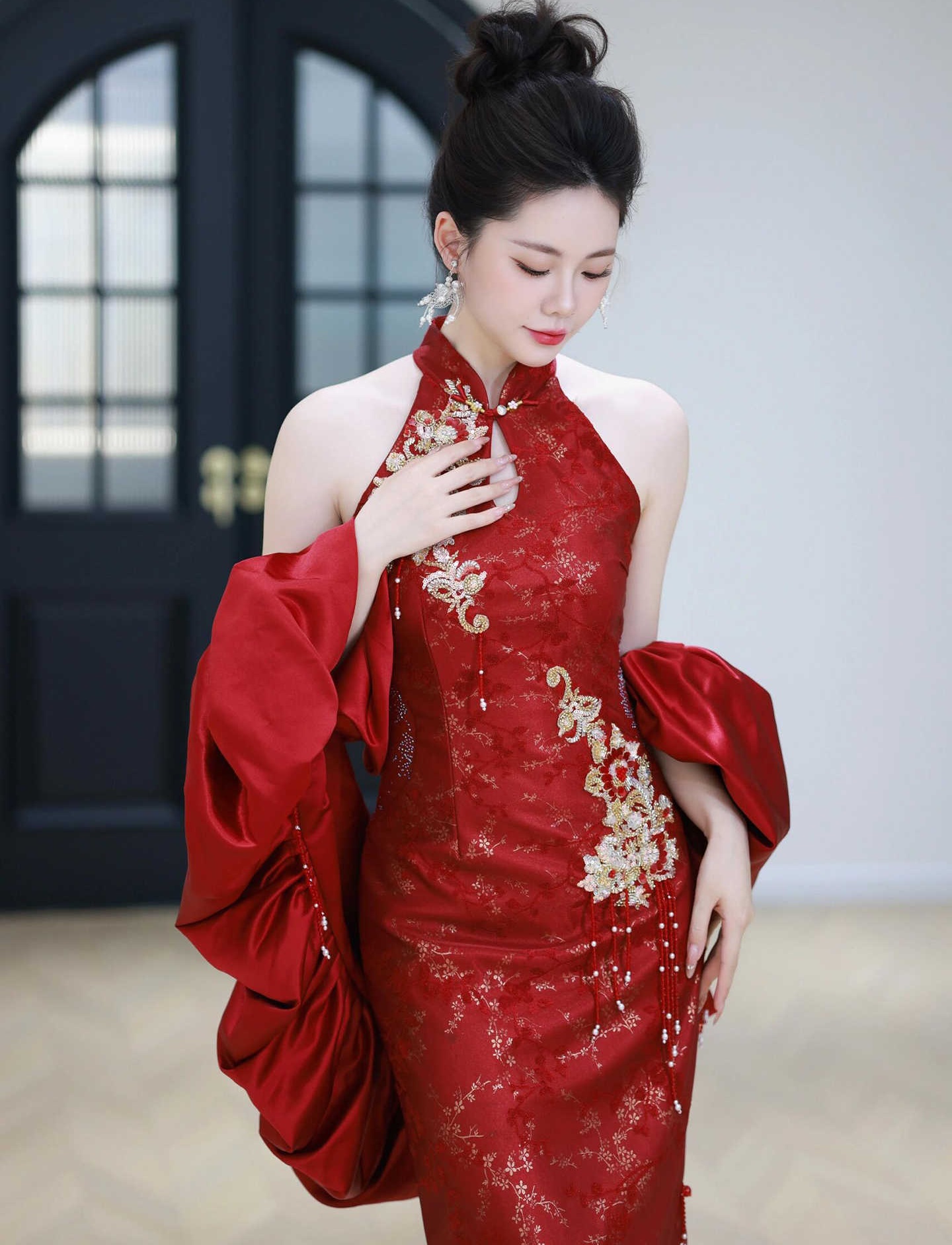 New Design Hanging-Neck Chinese Modified Evening Gown East Asian Beauty Qipao Dress for Bride Slimming Red Cheongsam in OrientTown TP96