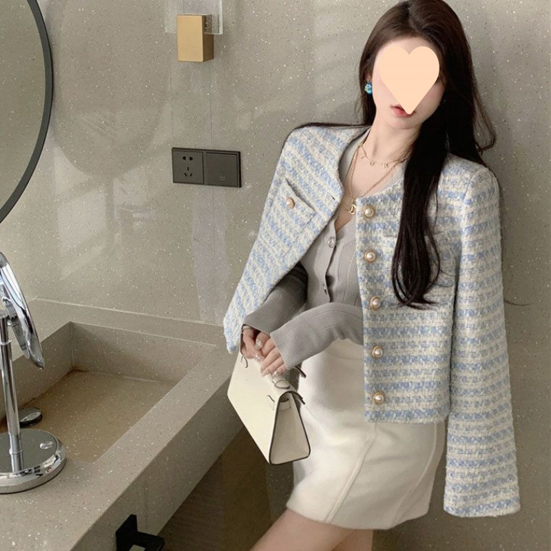 2025 designer jacket new French slim fit round neck multifunctional social style design pearl button early autumn top coarse wool short luxury