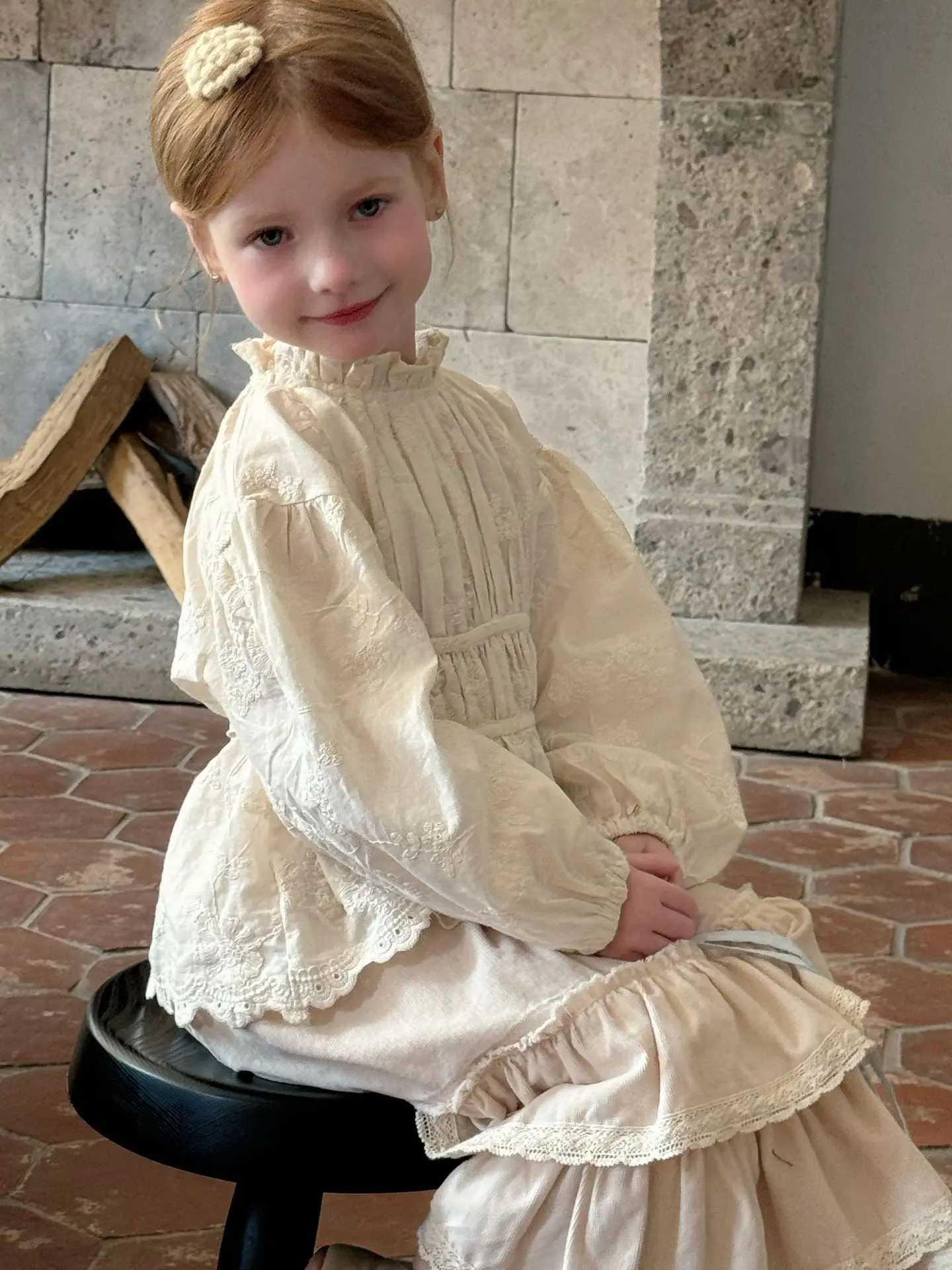 Blouses Beige Embroidery Shirt Pleated Childrens Clothing Causal Versatile Light Luxury Embroidery Sweet Simple 2024 C251007