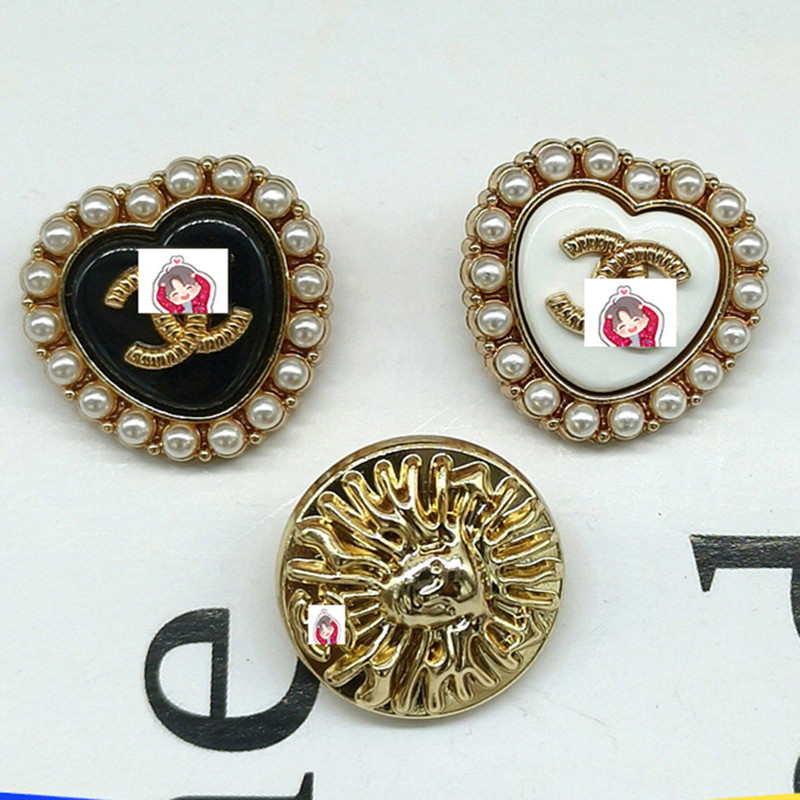 4 pieces/bag 22mm brand Shiny pearl-inlaid heart-shaped hand-sewn button knitted sweater, small suit jacket, C-shaped metal buttons