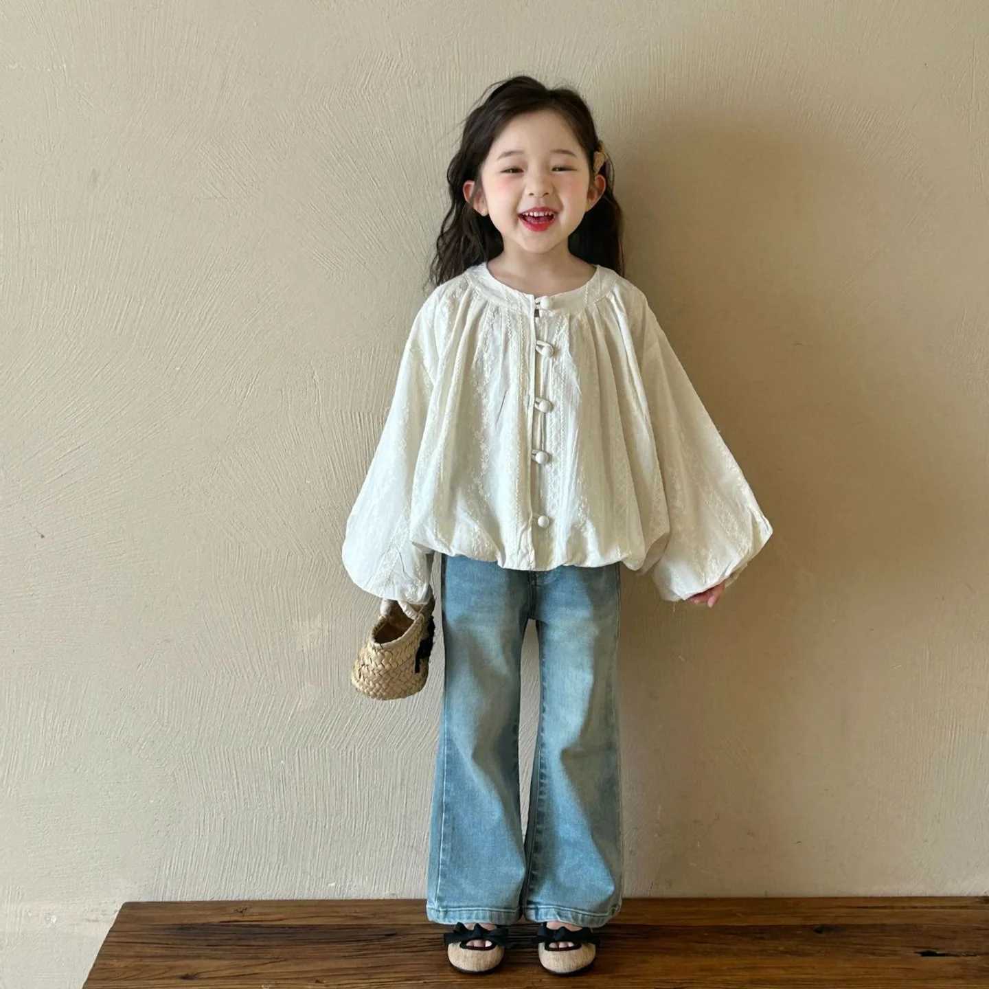 2025 Spring New Childrens Clothing Korean Version Childrens Clothing Girls Lace Bubble Sleeve Shirt Spring Shirt Top C251007