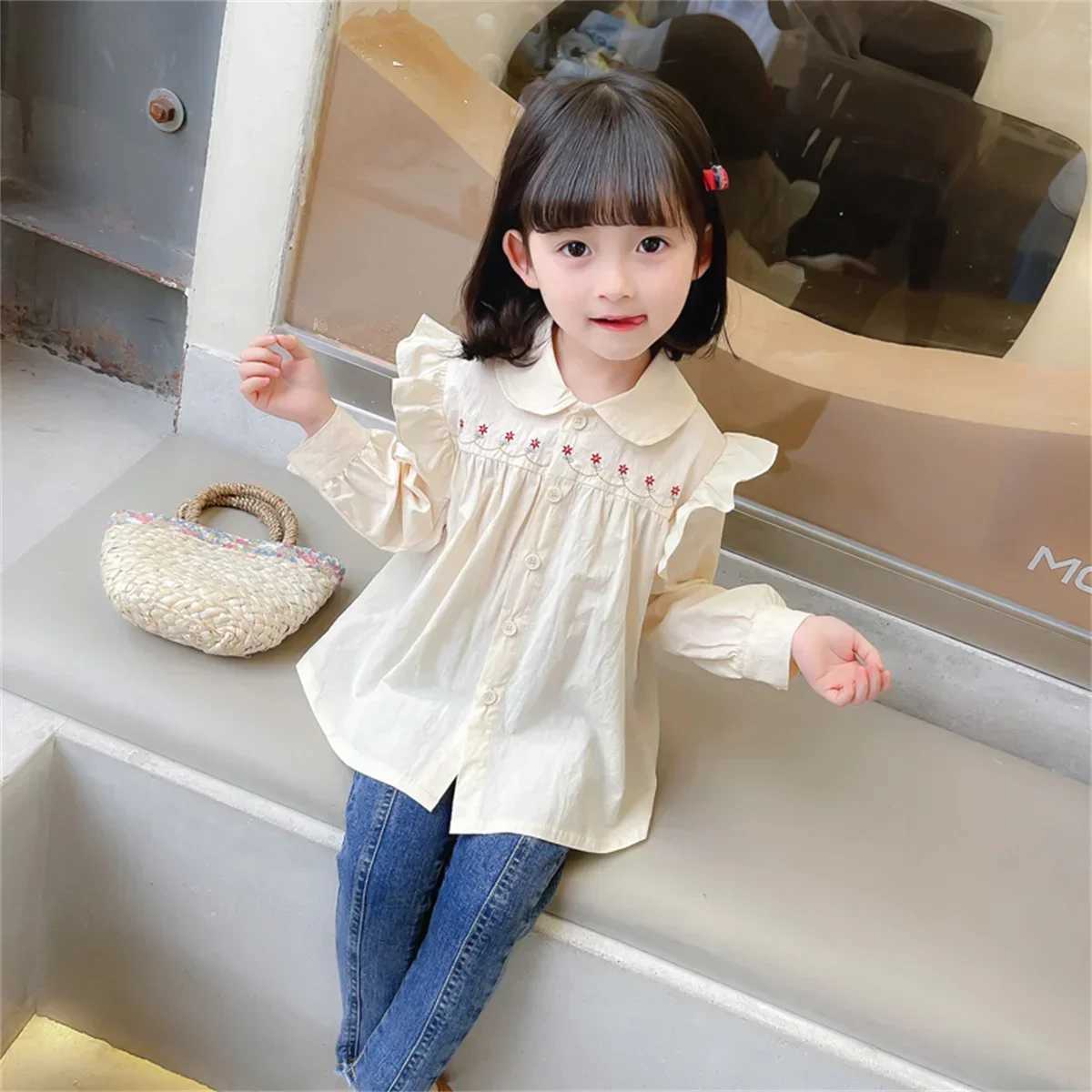 Girls 05 years old Autumn New Girls Shirts Lace Pleated Flowers Decorated Doll Collar Blouse C251007