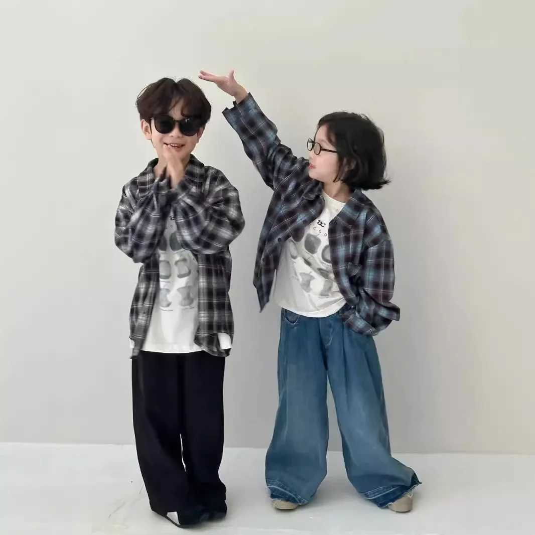 Childrens Shirt 2024 Autumn Boys and Girls Korean Version Velvet Plaid Shirt Childrens Casual Versatile Loose Long Sleeve Top C251007